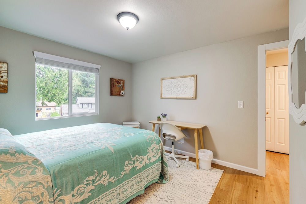 Bremerton Home w/ Fire Pit Near Parks & Museums