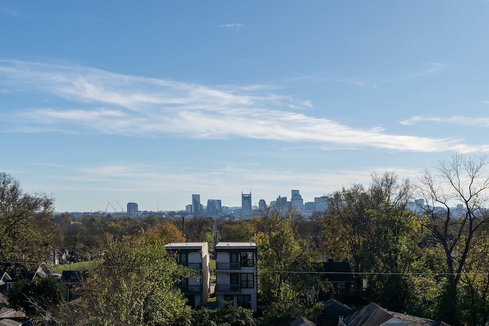 Rooftop Fire Pit Skyline Views Near Broadway