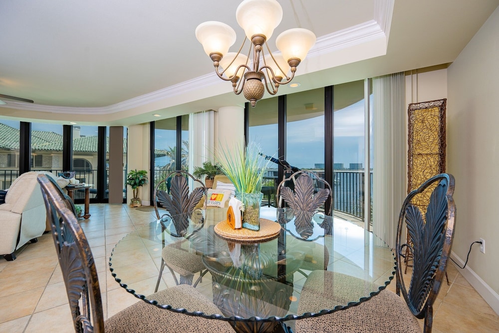 Phoenix On The Bay 1234 3 Bedroom Condo