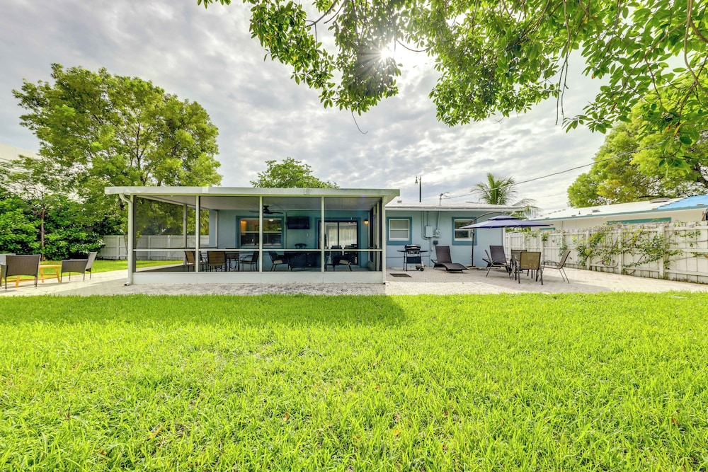 4 Mi to Ocean: Family Getaway in Pompano Beach!
