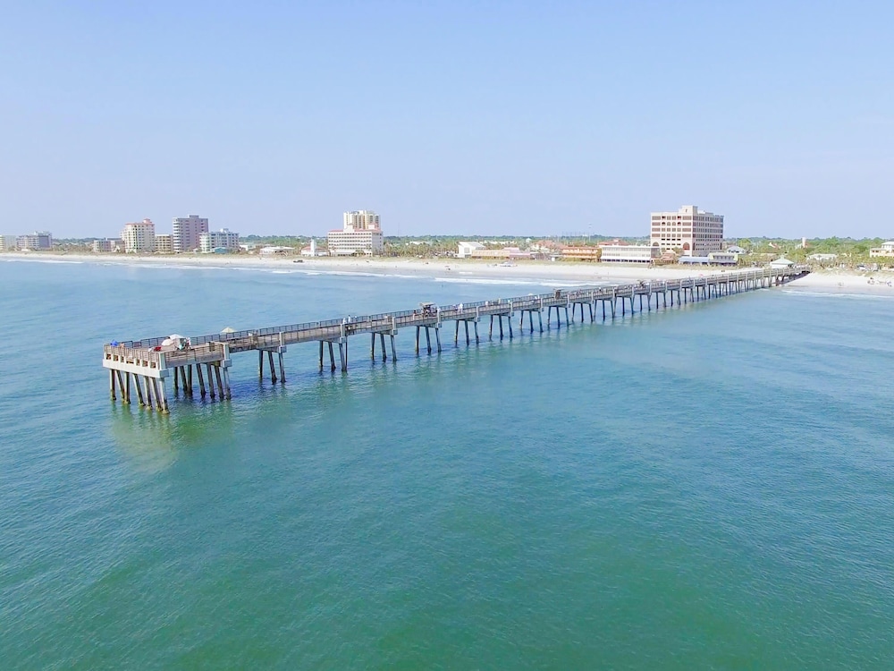 Jacksonville Beach Costa Verde 2319-102 by Distinctive Beach Rentals
