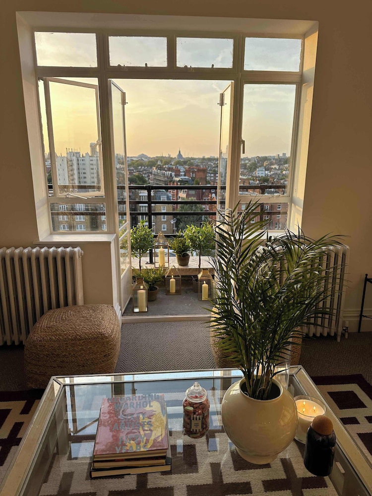 Large 1 Bedroom Apartment - Chelsea