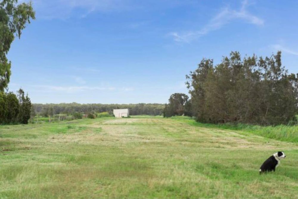 Blue Wren Barn Huge Spa - Country Escape