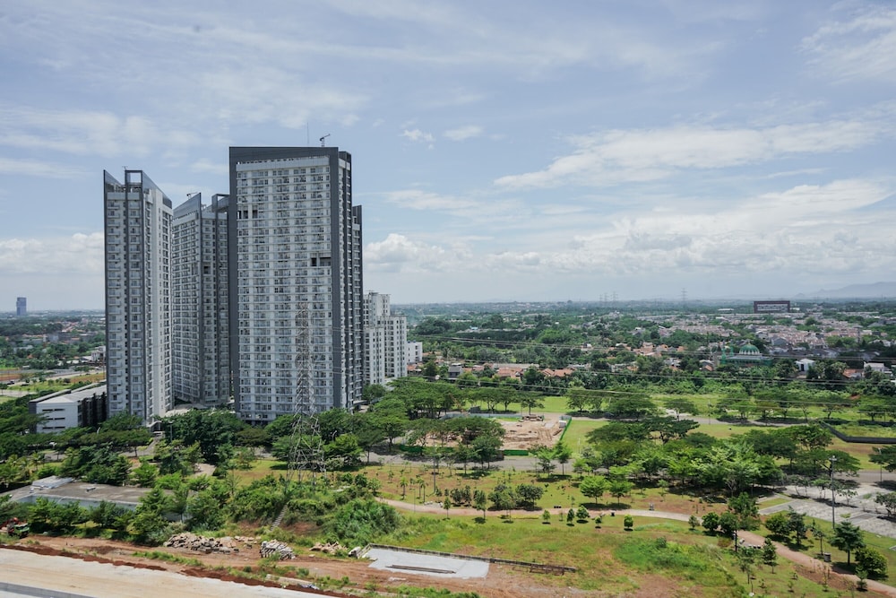 Homey And Minimalist Studio At Sky House Bsd Apartment