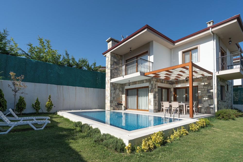 Vintage Villas