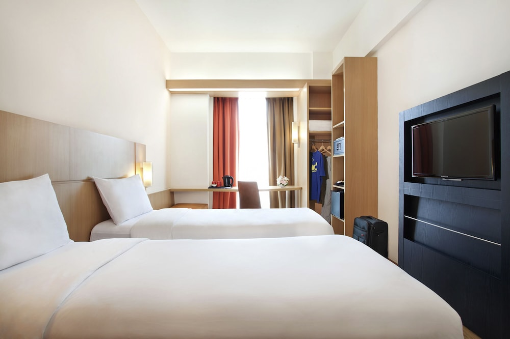 Vitrolles Vacations - ibis Marseille Provence Aeroport - Property Image 4