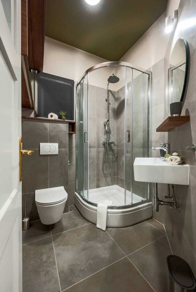 Green, Deluxe Two Bedroom Suite