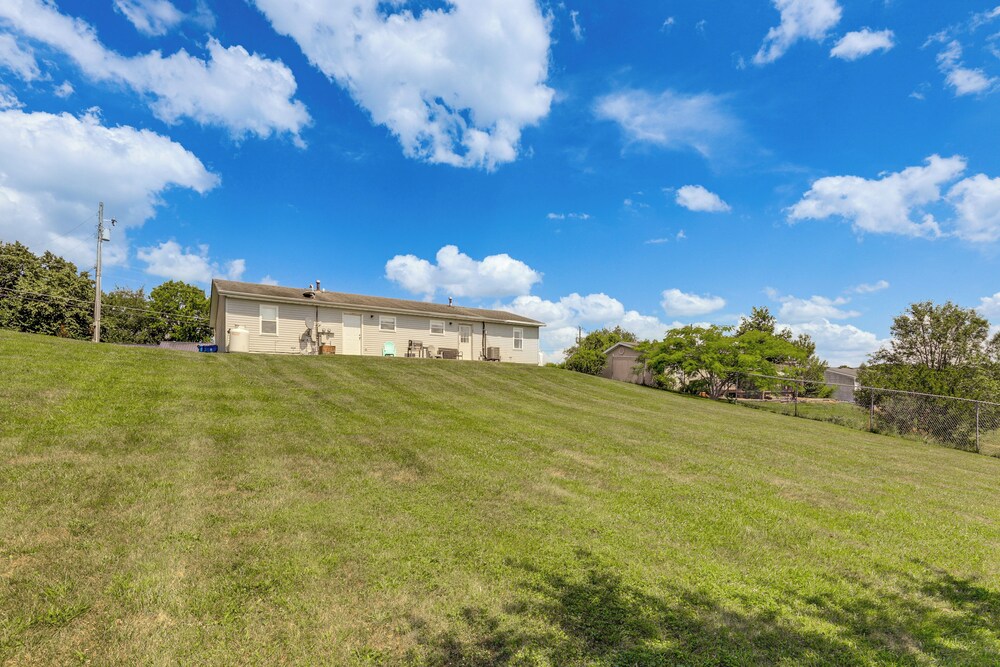 Quiet Dry Ridge Home w/ Yard - Near Ark Encounter! view 4