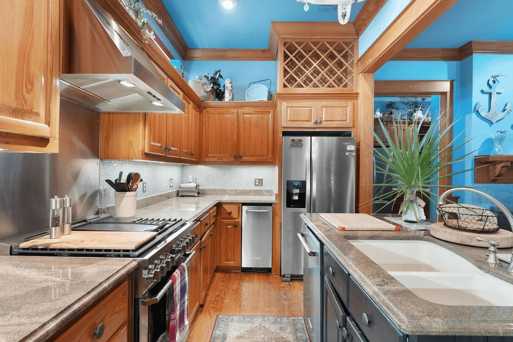 30A Grayt'n Greatful by Avantstay Charming Home+cottage, Walk to Western Lake