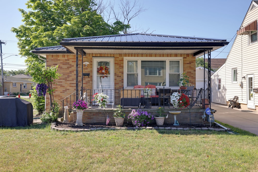 Large Private Yard: Home 14 Mi to Niagara Falls!