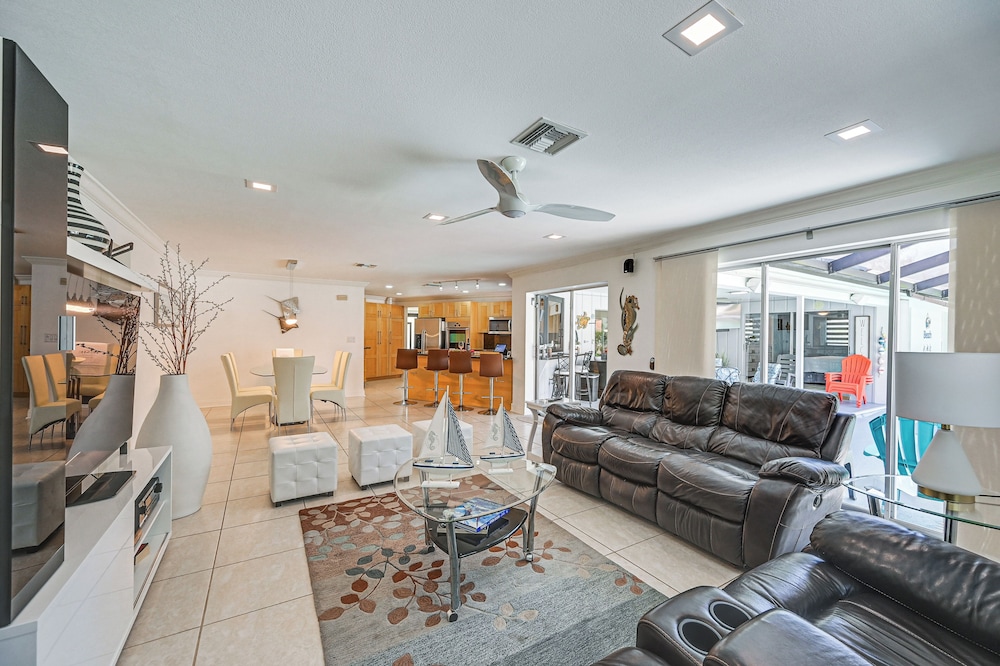 Outdoor Oasis: Marco Island Home Near Beaches