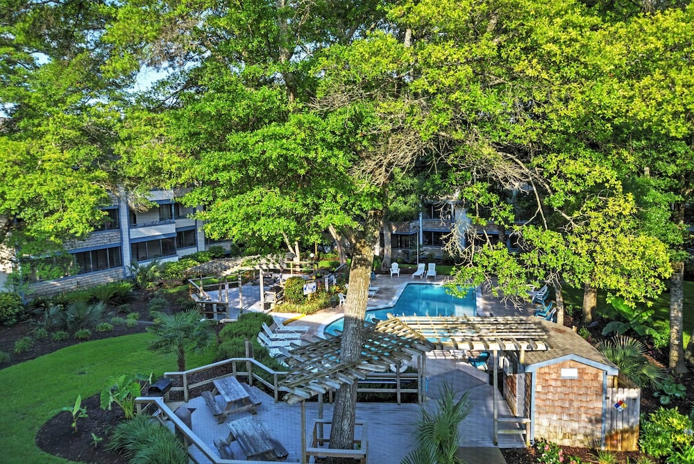 1 Mi to Coast: Myrtle Beach Condo w/ Balconies!