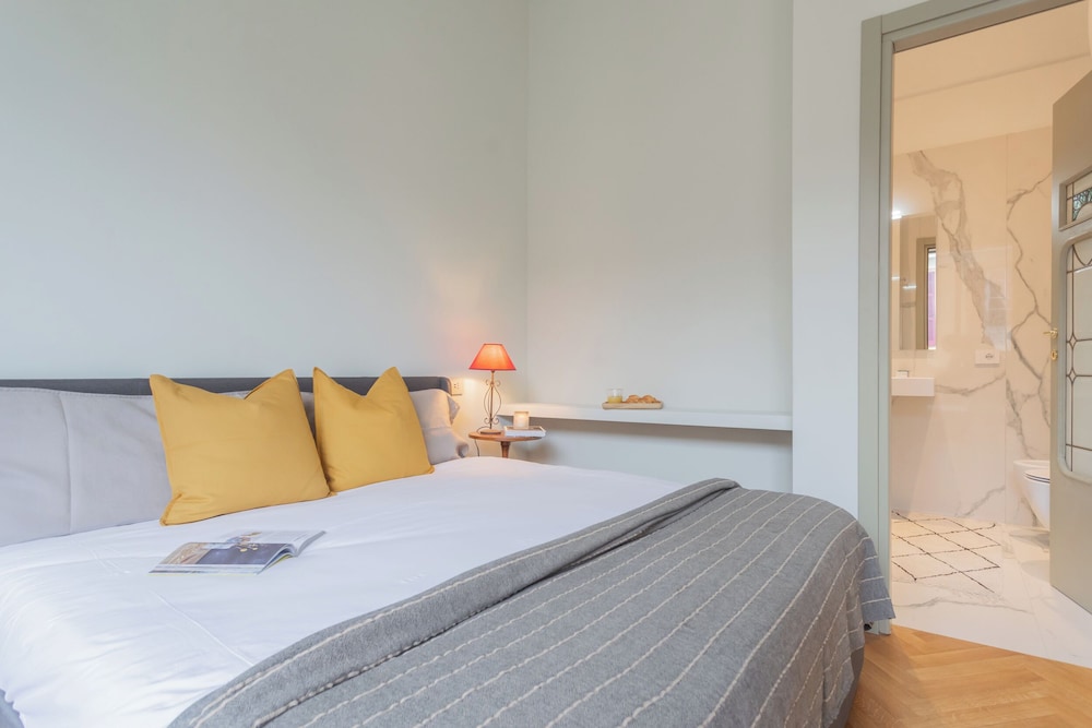 Garibaldi's Balcony by Rent all Como