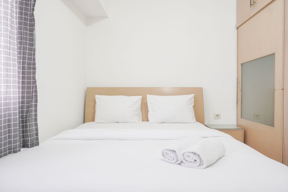 Fully Furnished And Comfy 2Br Apartment At Gajah Mada Mediterania view 4