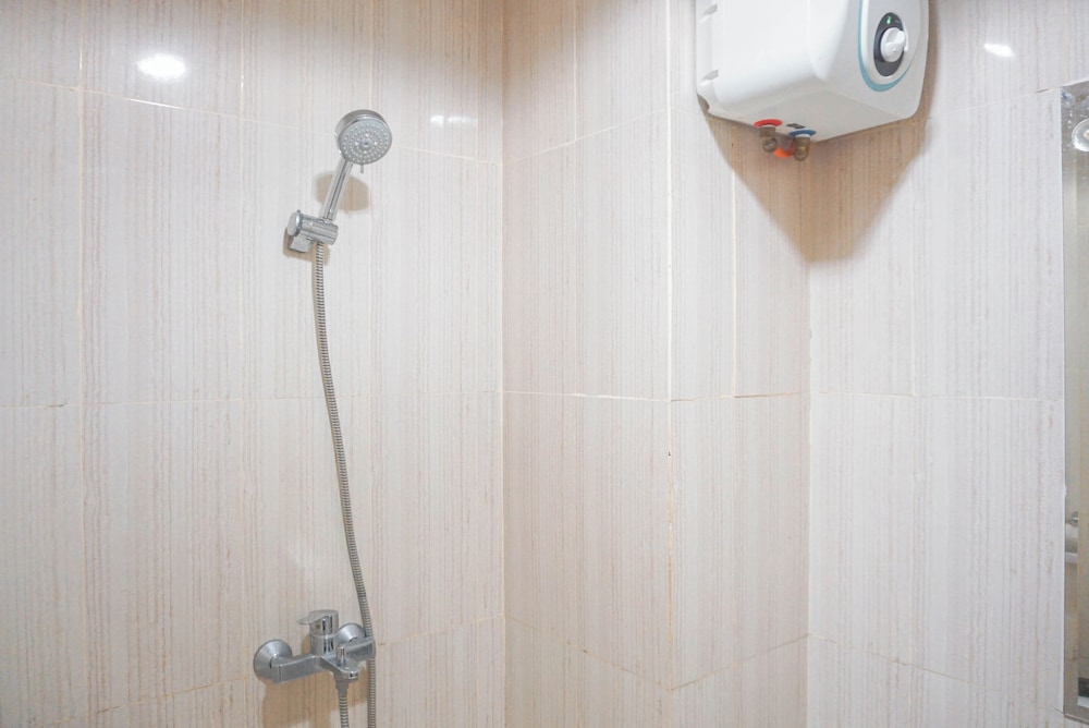 Cozy Living 1BR at Sentul Tower Apartment