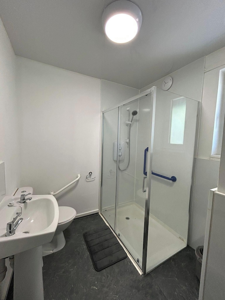 Two Bedroom Cottage in Lumsden - Contractors