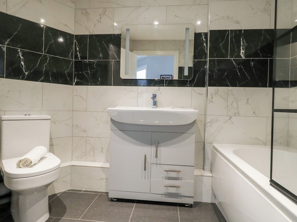 Flat 6, Thornlow Heights