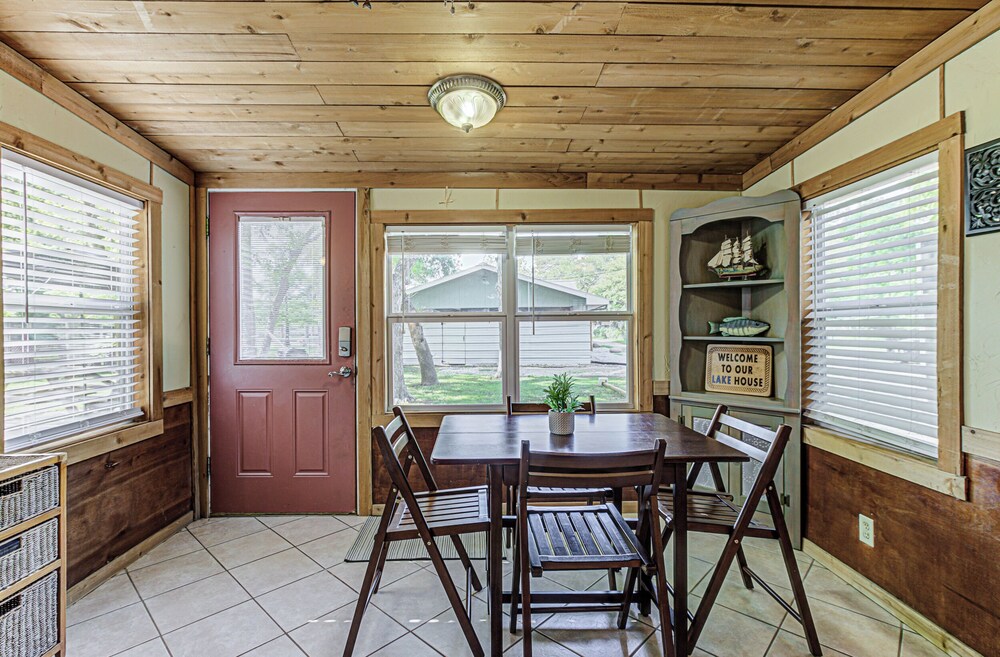 Kingsland Duo 2 Cottages in 1 w/ Lakeview! - Property Image 4
