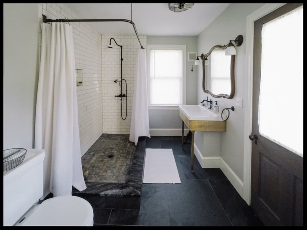 Burdett House Bed & Breakfast