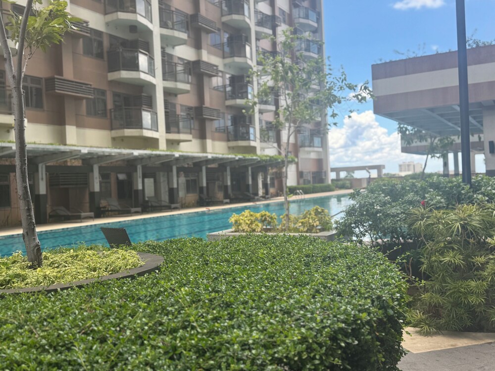 Manila Bay View - 1BR with balcony