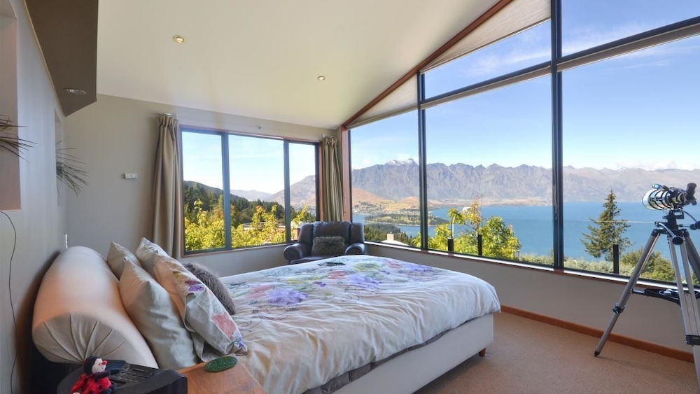 Aries Lake View Villa