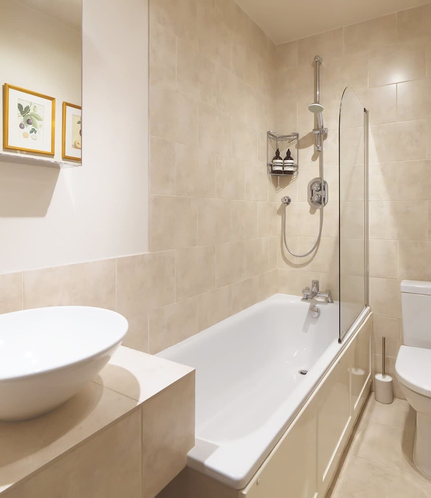 Colourful House 3 Bed Apt - Notting Hill