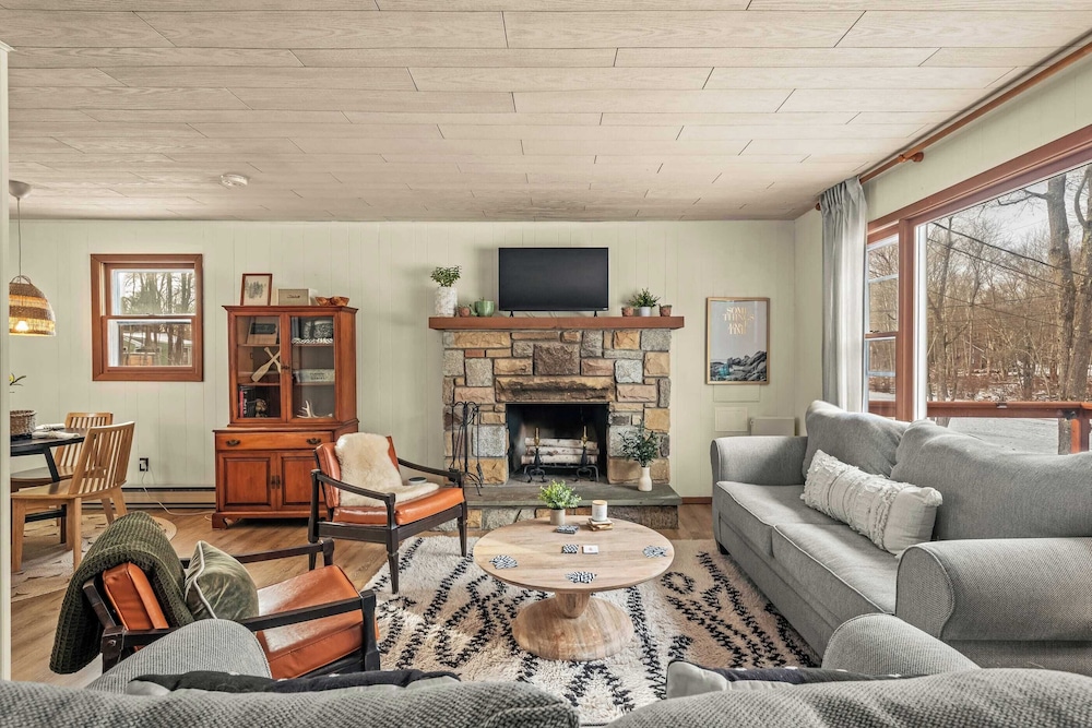 The Pines Cozy Arrowhead Lake Escape With Pools and Outdoor Adventures