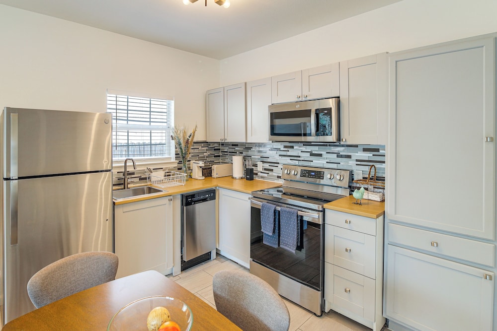 Light Rail Access & Skyline View! Modern HTX Home