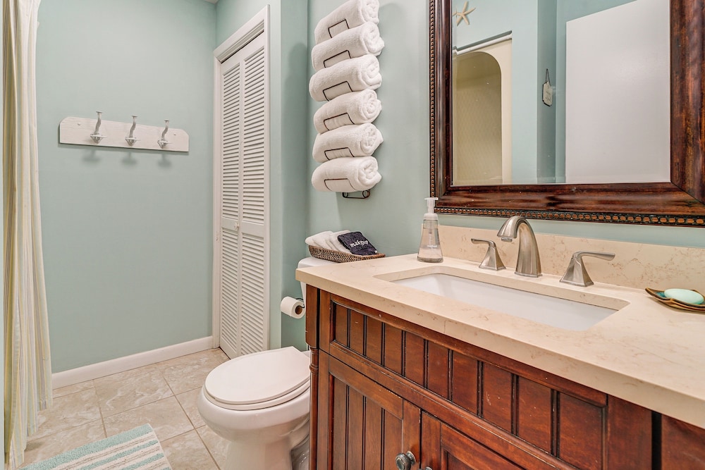 Sandy Oceanfront 2nd FL 1BR W/pool at The Riggings