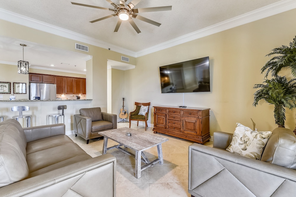 Grand Panama Beach Resort by Book That Condo