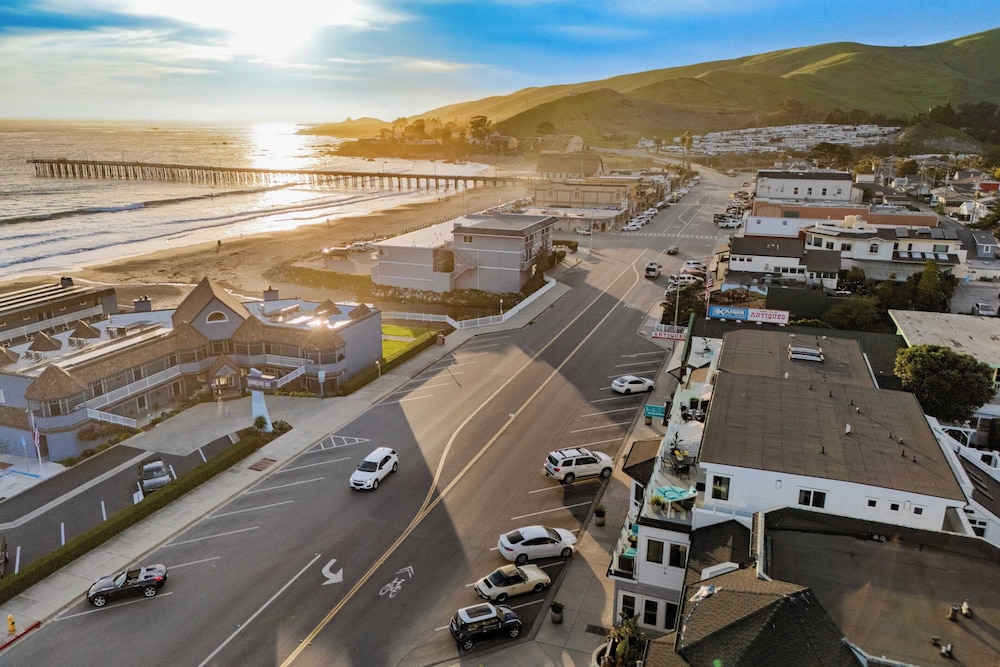 Cayucos Duo 2 Bungalows w/ Views & Lounge Space Pet Friendly