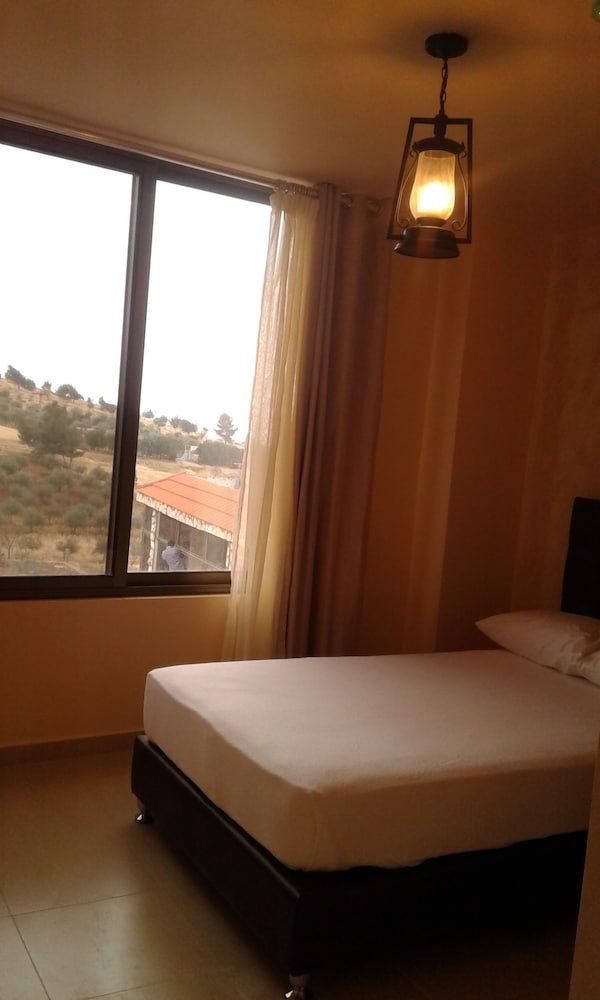 Town of Nebo Hotel