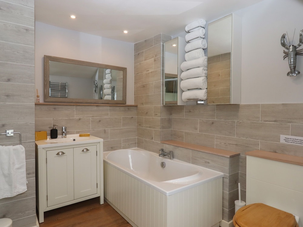 Waterland Farmhouse