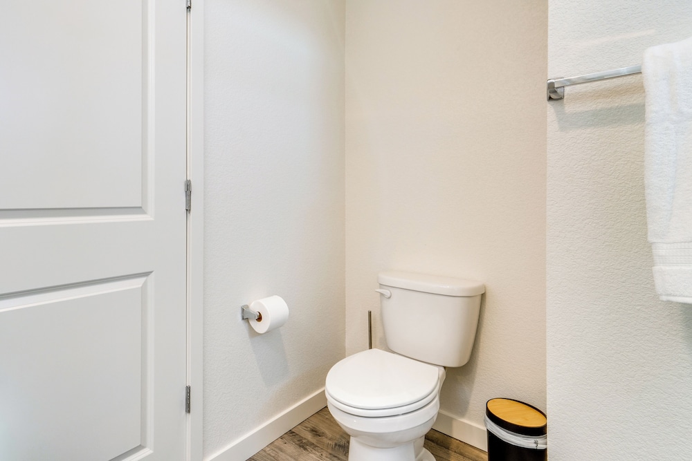 Reno Vacations - Modern Reno Vacation Home: Easy Access to Nature - Property Image 13