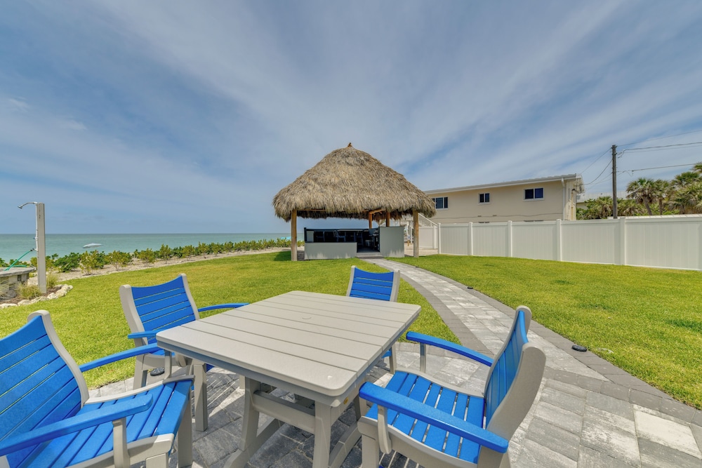 Beachfront Condo w/ Balcony on Manasota Key