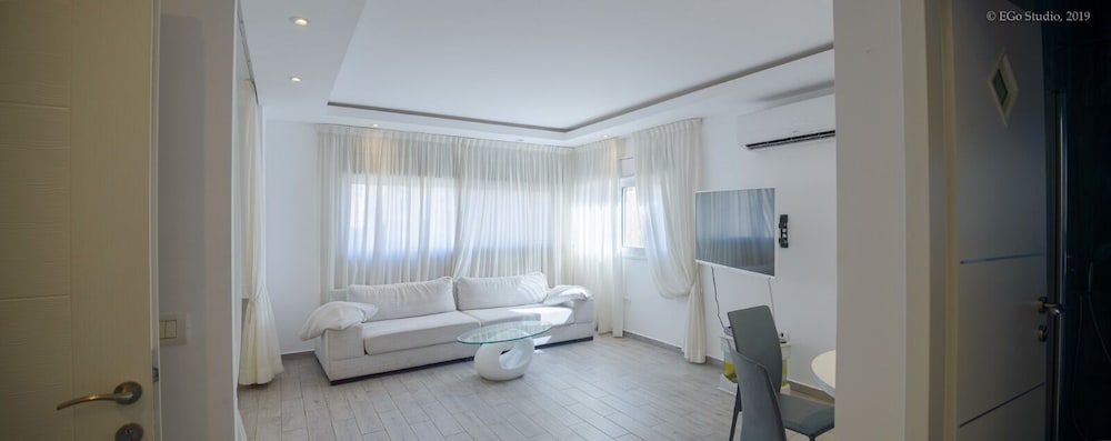 Royal Lea Apartments