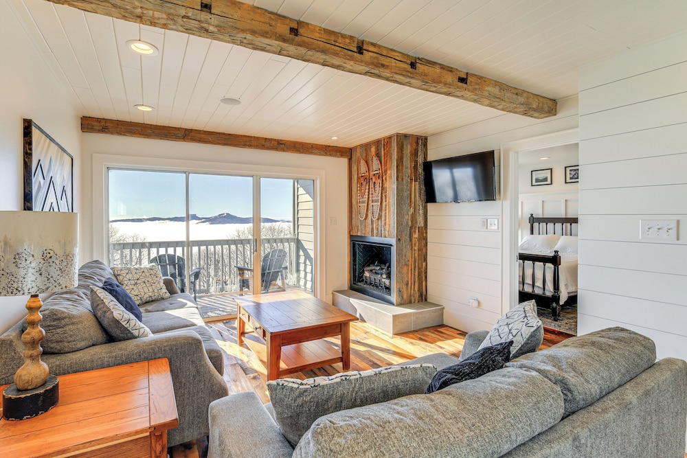 2 Mi to Beech Mtn: Fully Remodeled Condo w/ Patio!