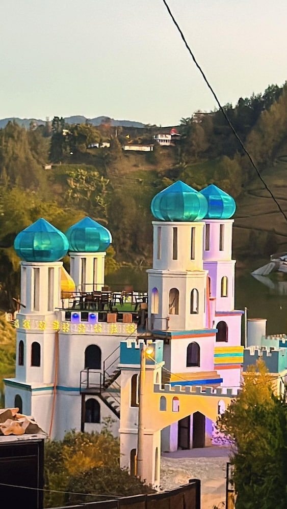 Hotel y Termales Castillo del Lago