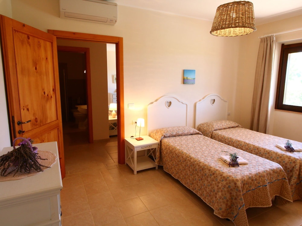 Farmhouse in Montalto Near Sandy Beaches view 5