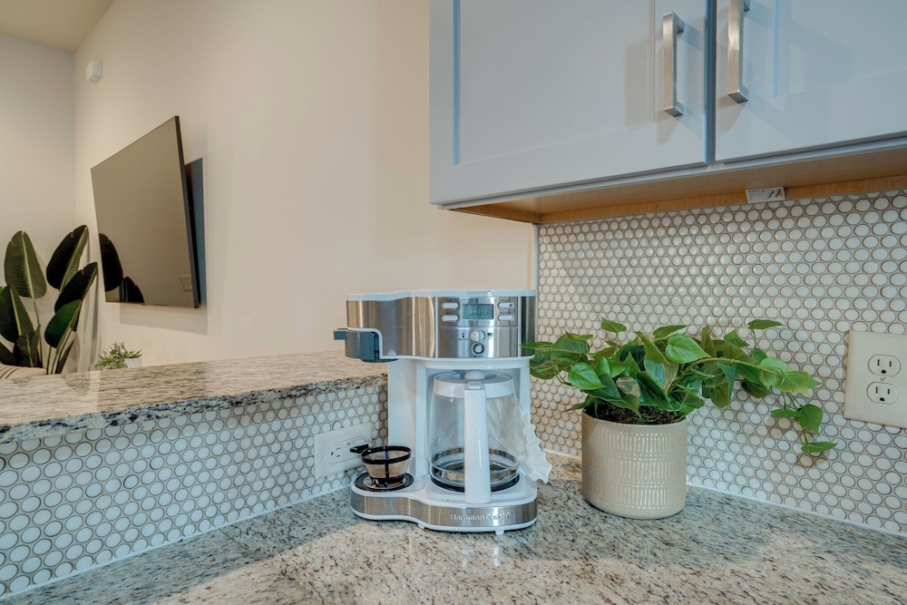 Lofts At 30th - Urban Lodge - Mins to Broadway!