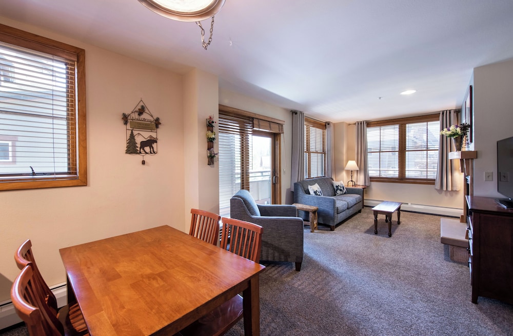 Zephyr Mountain Lodge Condos