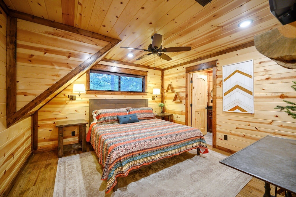 Sugar Mama Cabin for 10!