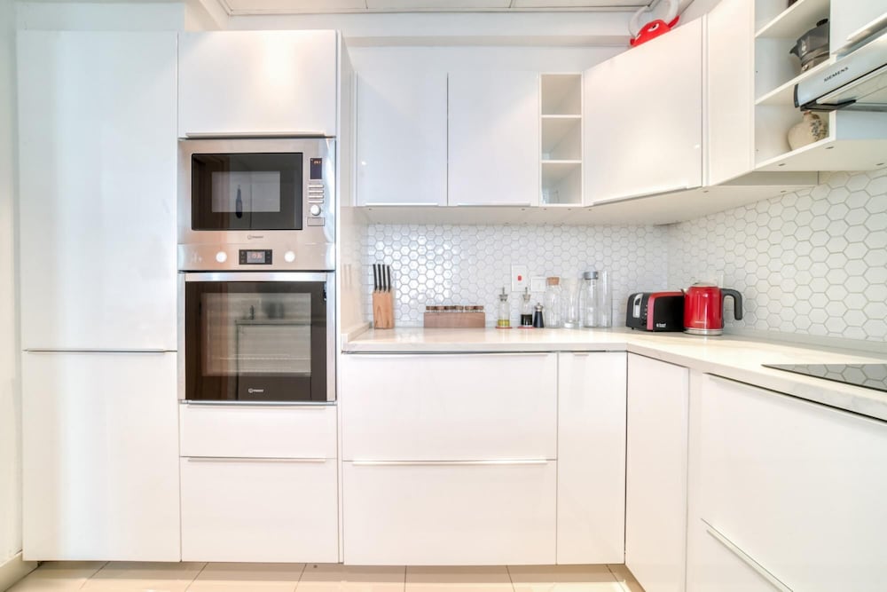 Enchanting 1BR w Balcony Overlooking Dubai Marina