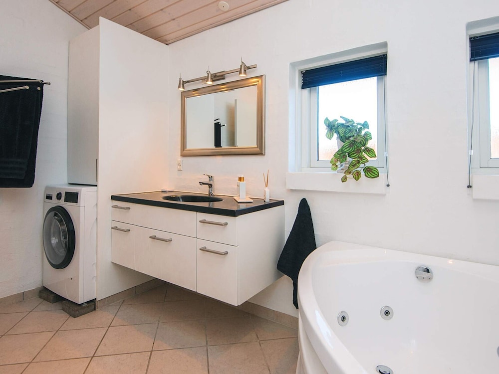 4 Star Holiday Home in Ronde