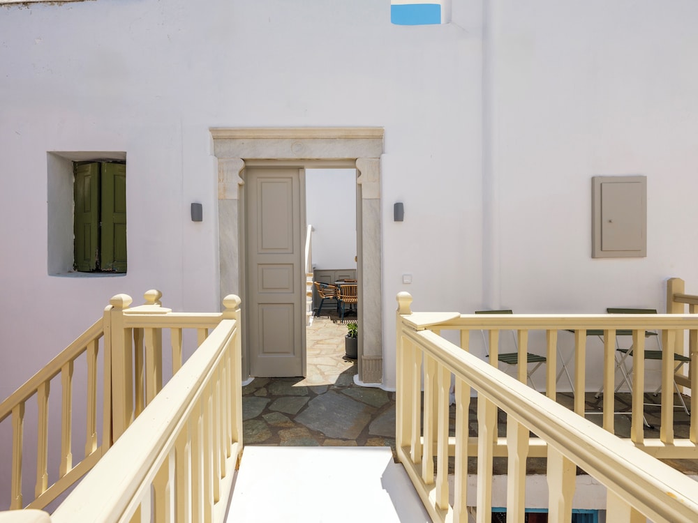 Mr & Mrs Mykonos The Residence