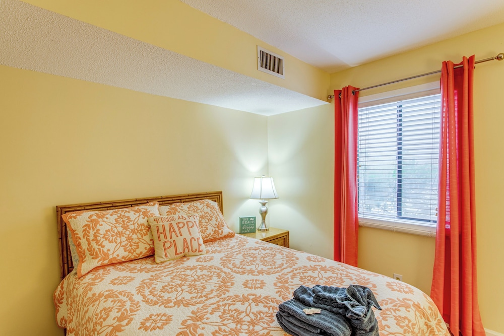 Direct Beach Access! Walkable Condo on Ocean Blvd