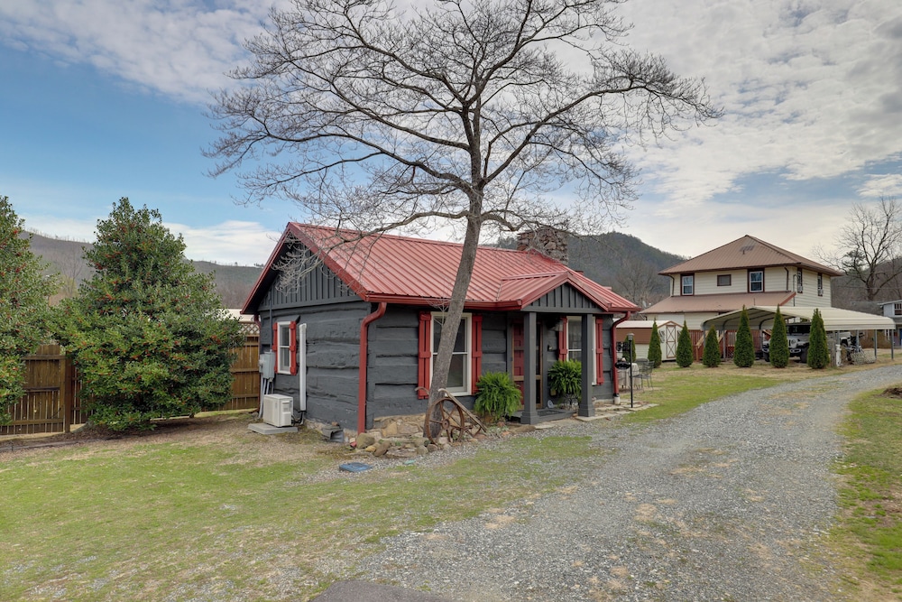 Walk to Appalachian Trail: Hot Springs Getaway!