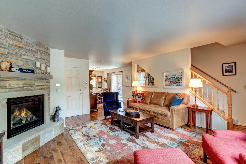 Pine Creek Lodge 3 Bedroom Townhouse by RedAwning