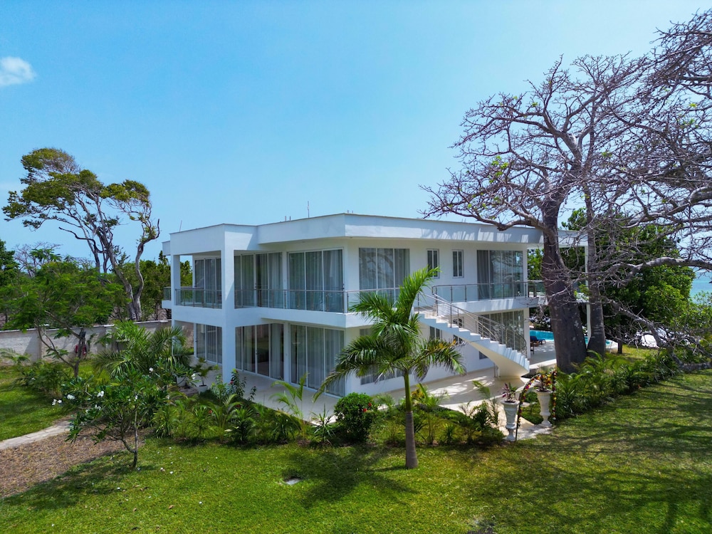 Coral Cove Diani Treehouses