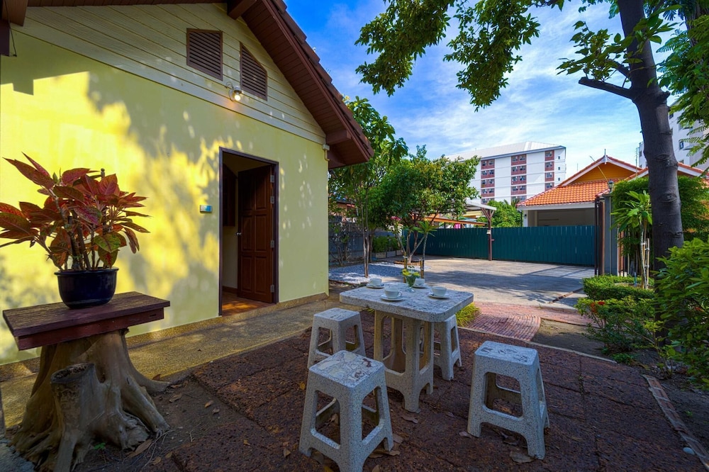 Fantastic Resort Near Town Location BS88